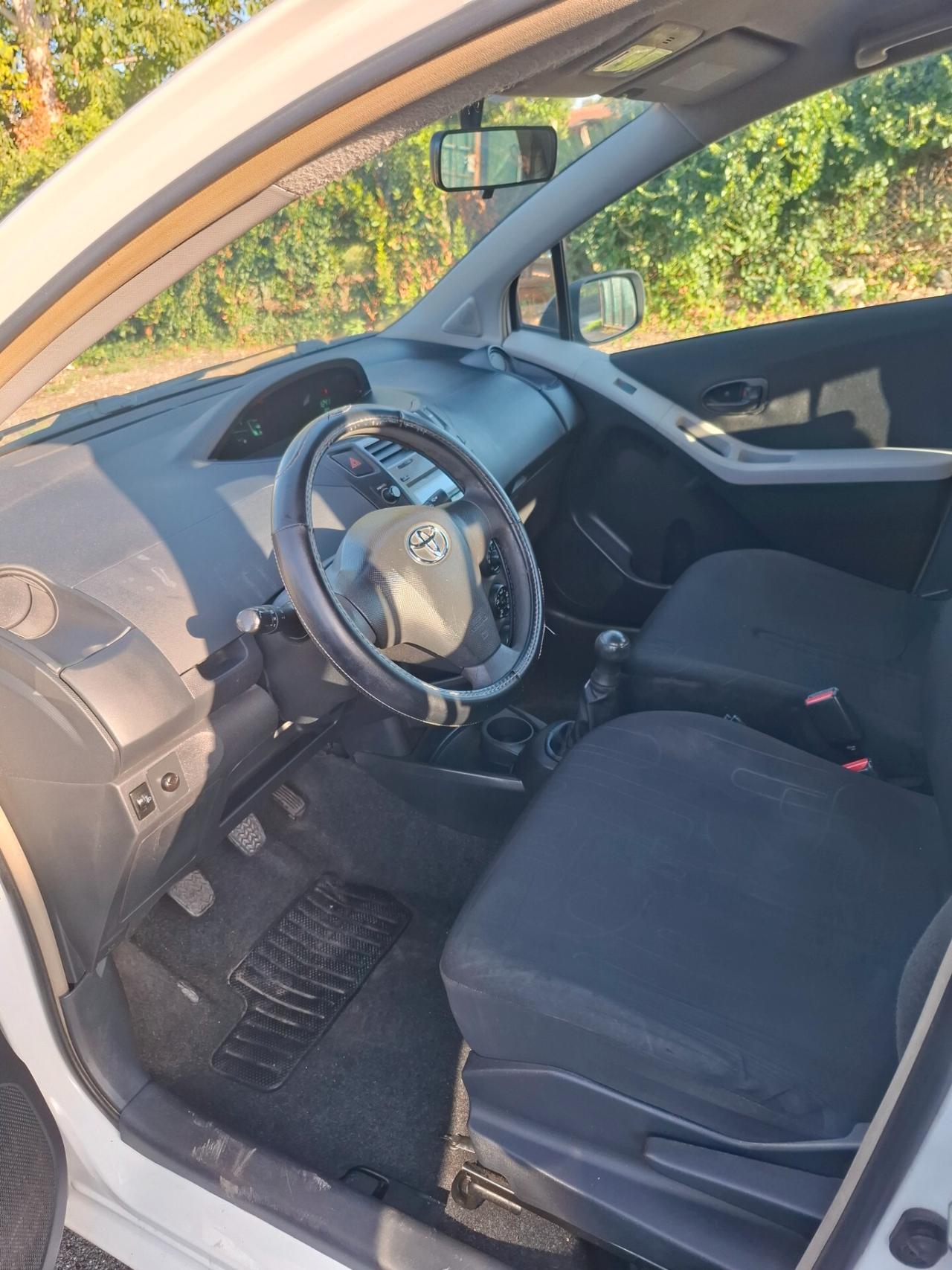 Toyota Yaris 1.0 5 porte