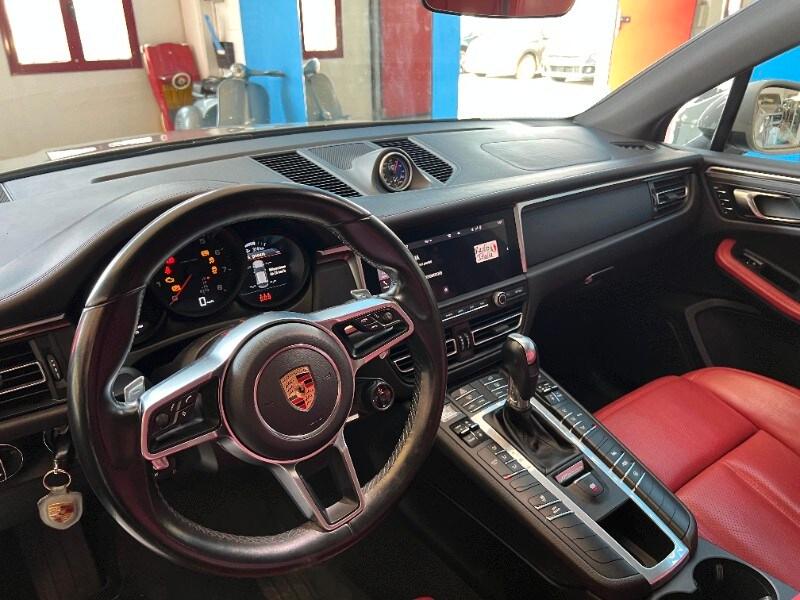 PORSCHE Macan 2.0