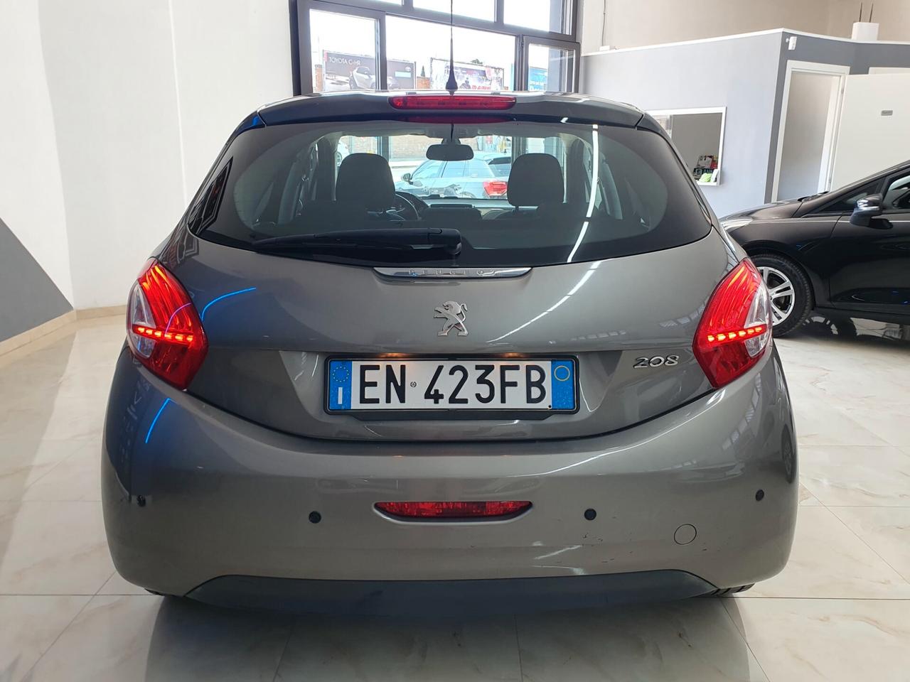 Peugeot 208 1.2 VTi 82 CV Allure 2012