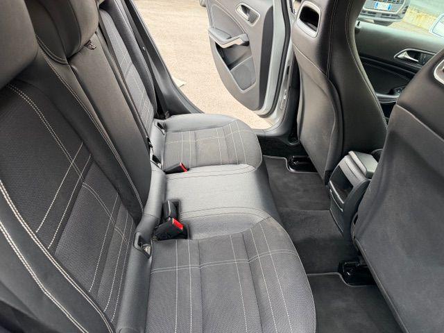 MERCEDES-BENZ GLA 200 d Automatic Premium