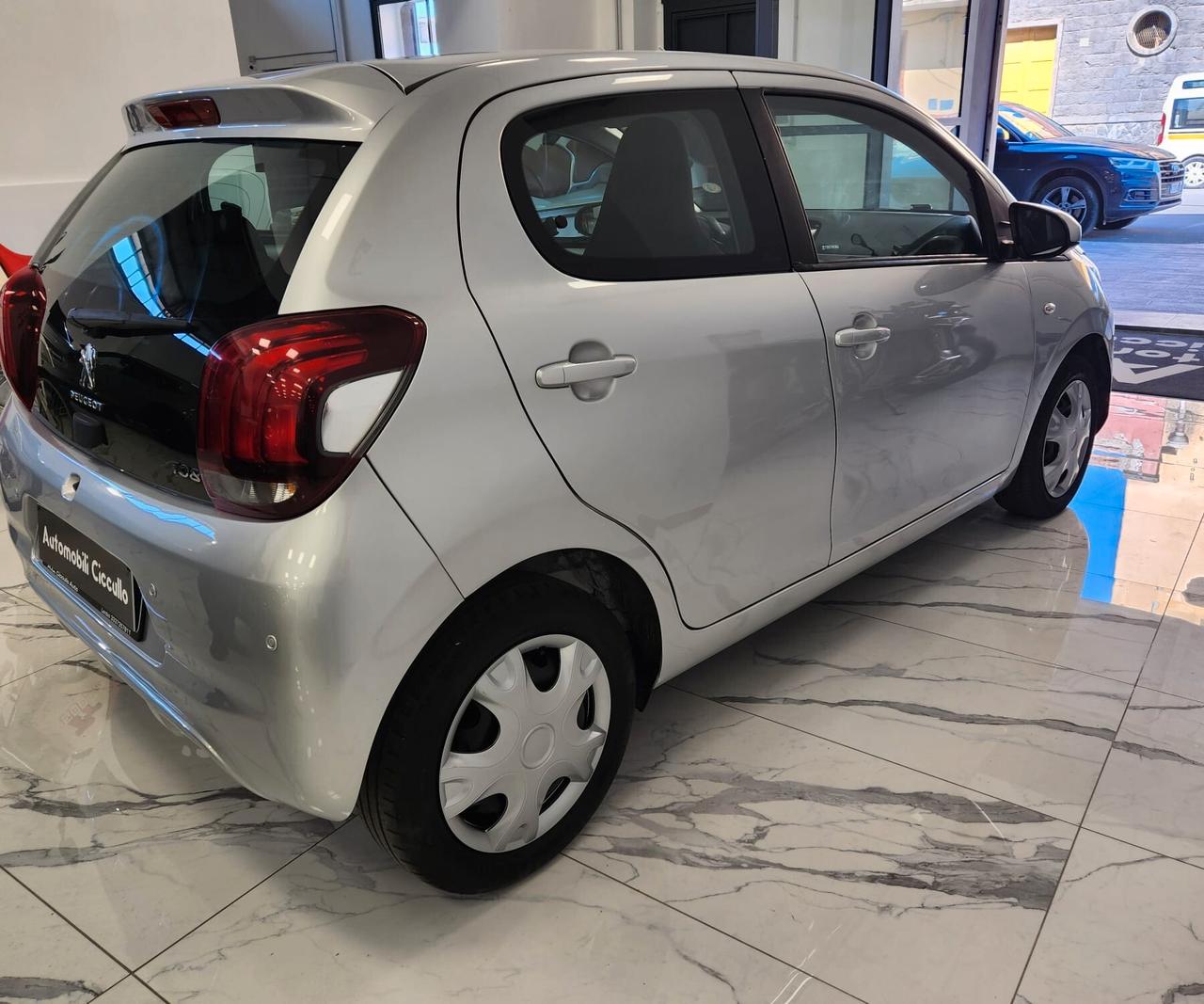 PEUGEOT 108 1.0 BENZ.