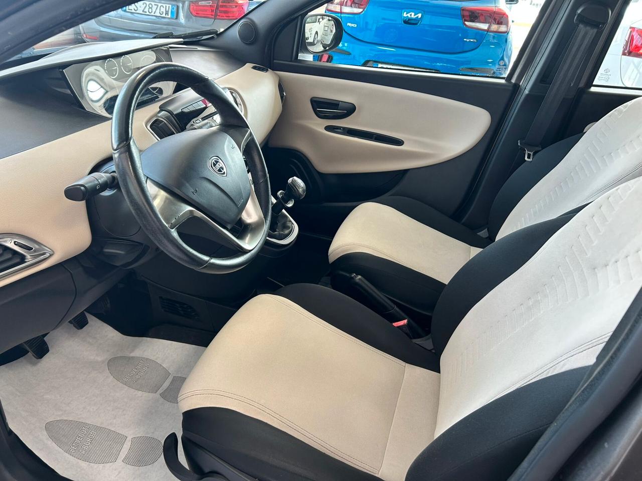 Lancia Ypsilon 1.2b X NEOPATENTATI 2012