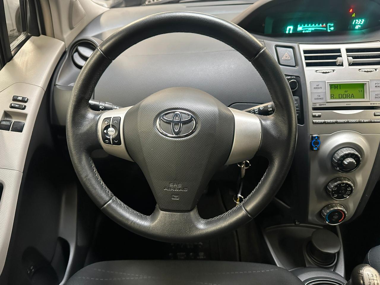 Toyota Yaris 1.0 5 porte