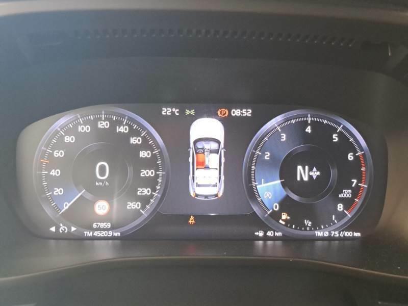VOLVO XC40 T2 Momentum Core