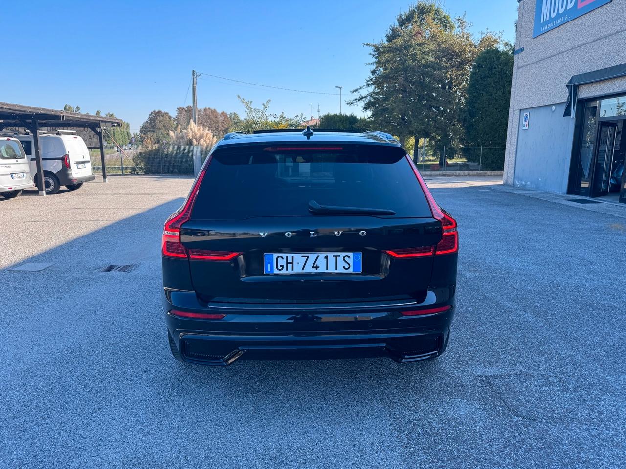 Volvo XC60 2.0 b4 R-design Ultimate Dark awd auto TETTO - AUTOCARRO - IVA ESPOSTA