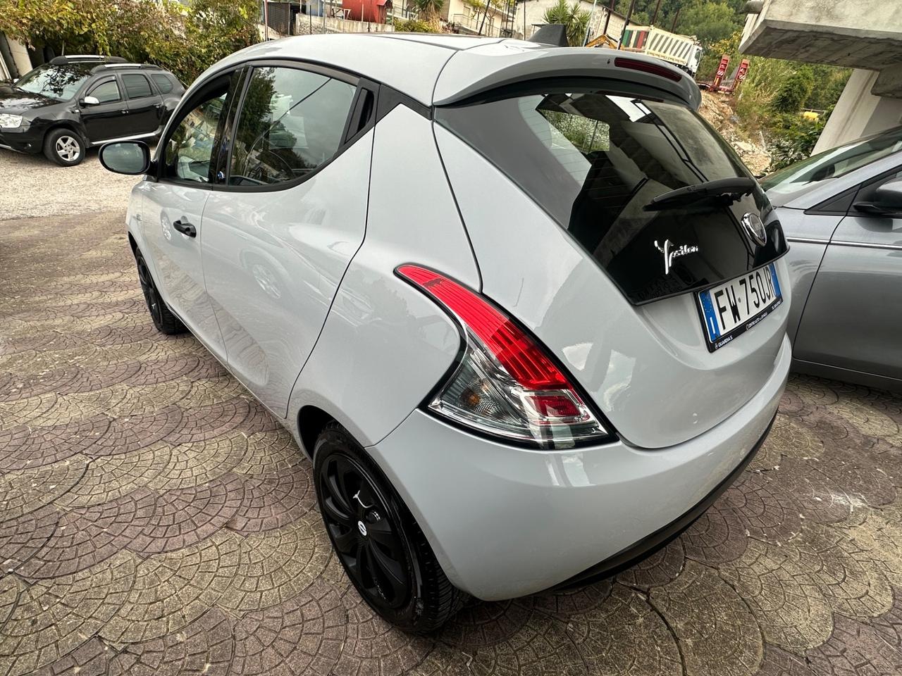 Lancia Ypsilon 1.2 69 CV 5 porte S&S Platinum