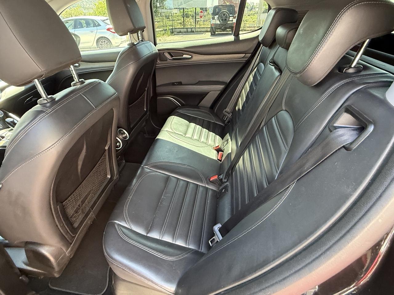 ALFA ROMEO STELVIO AT8 Q4 EXECUTIVE