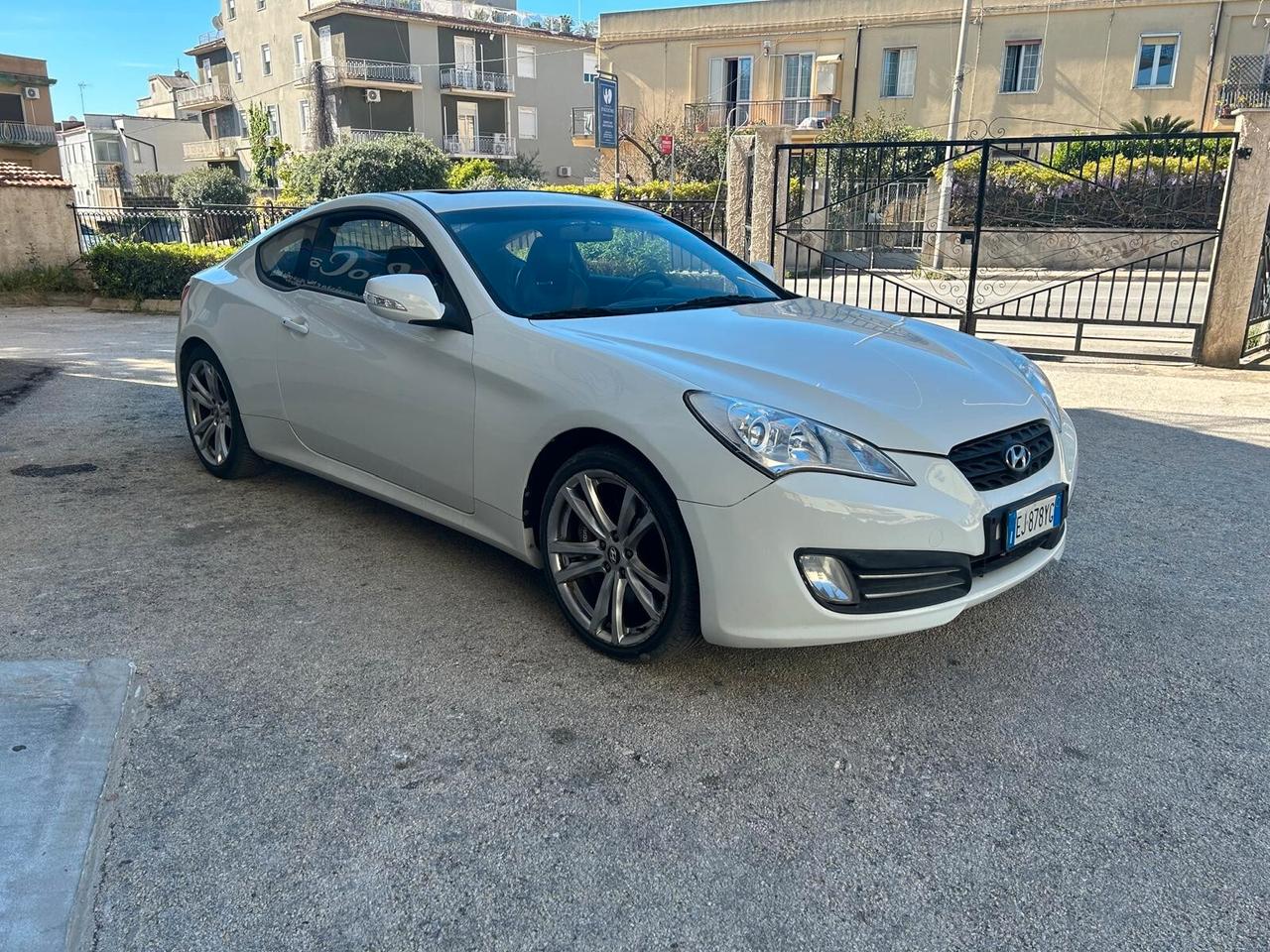 Hyundai Genesis Coupe 2.0 Turbo Sport