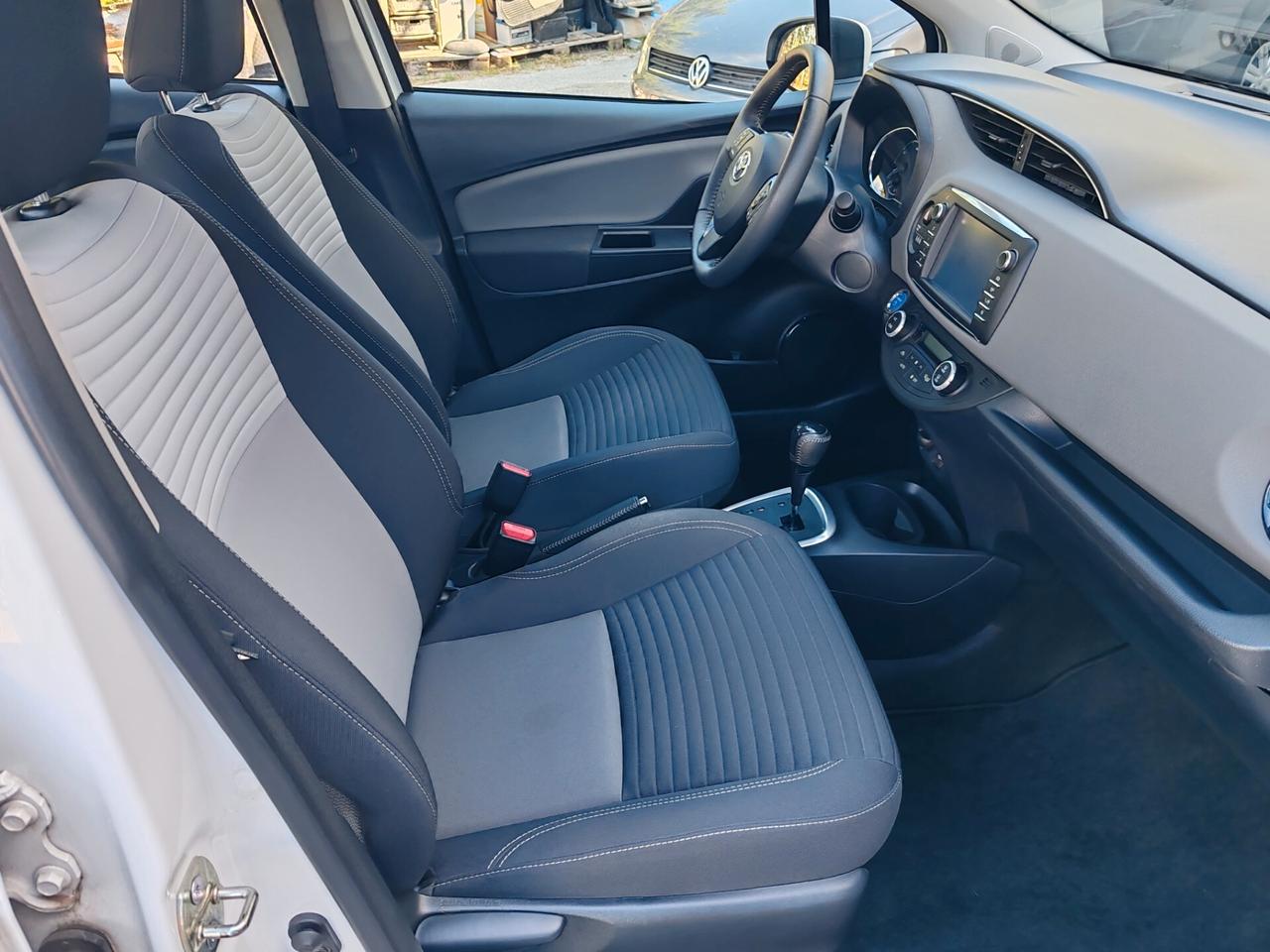 Toyota Yaris 1.5 Hybrid Business