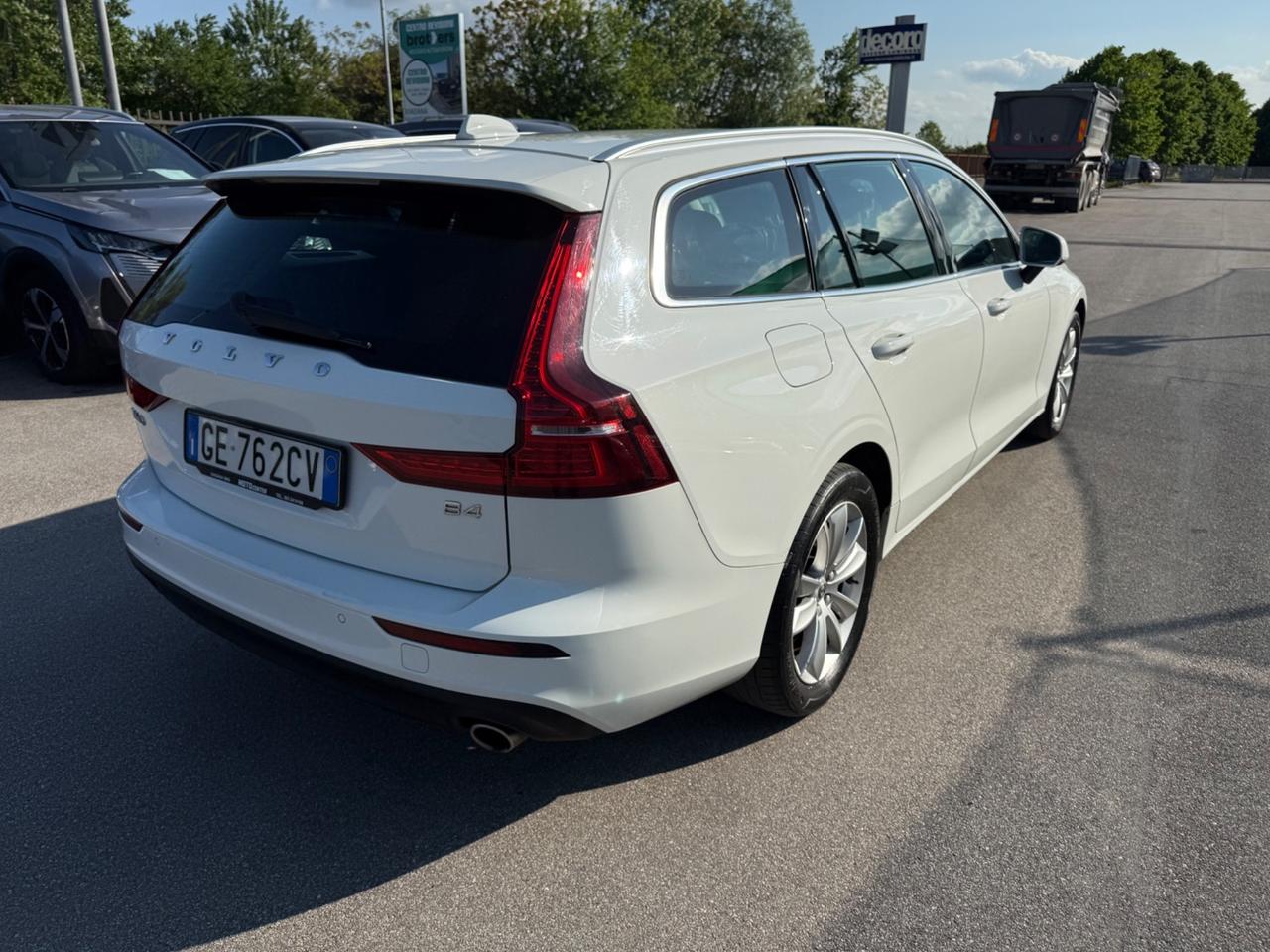 Volvo V60 B4 2.0 197 CV Geartronic Momentum Business Pro