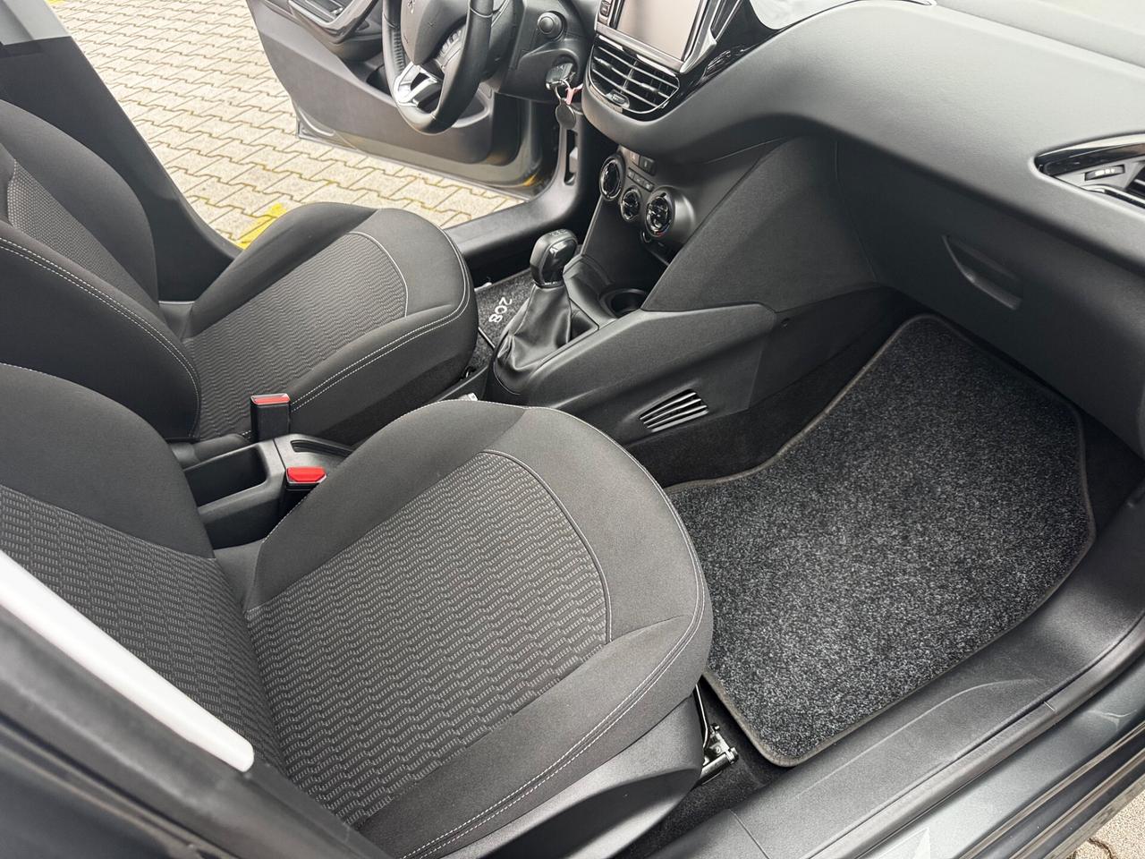 Peugeot 208 PureTech 82 5 porte Allure neopatentati