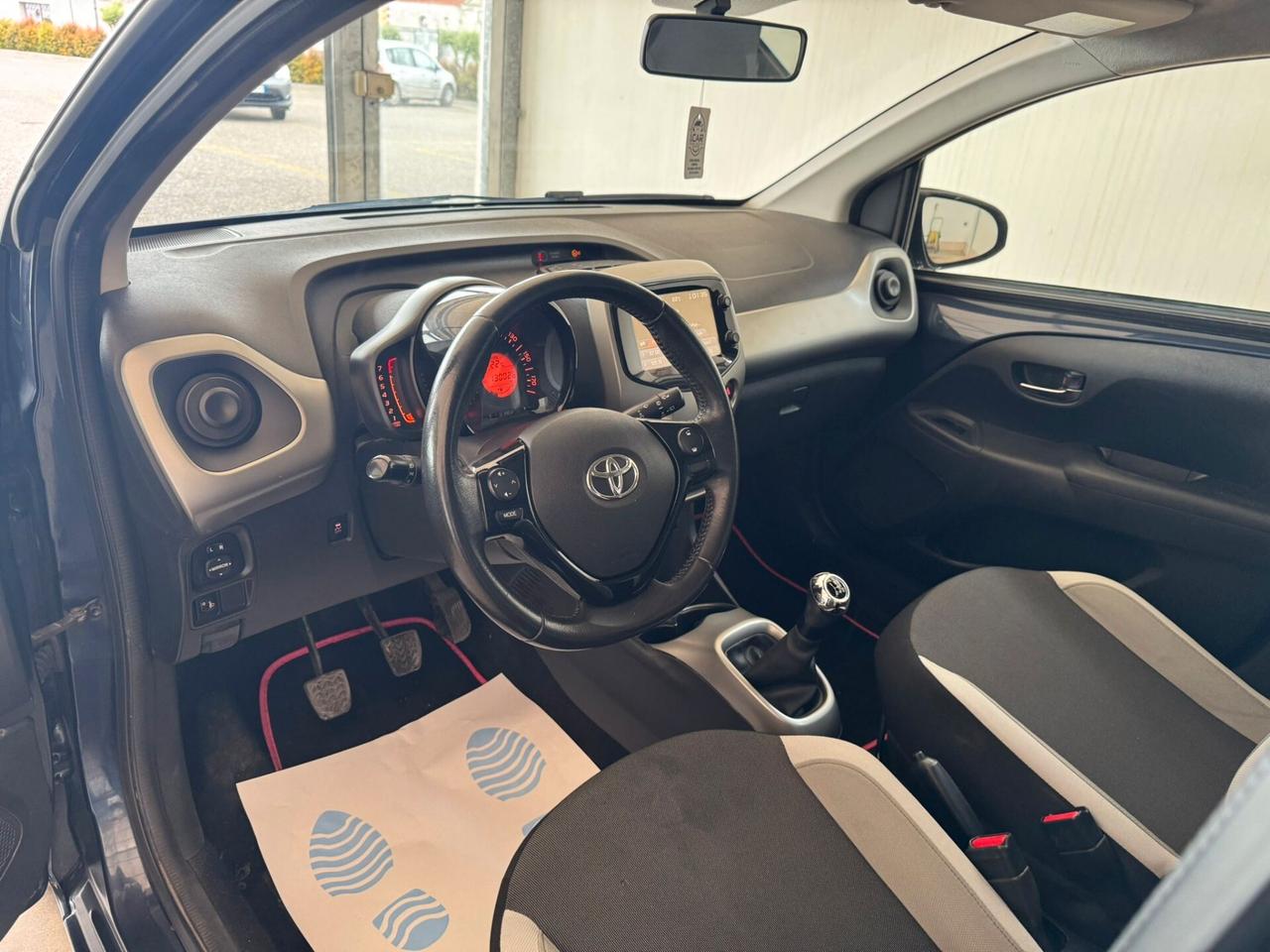 Toyota Aygo 1.0 VVT-i 69 CV 5 porte x-cool TSS