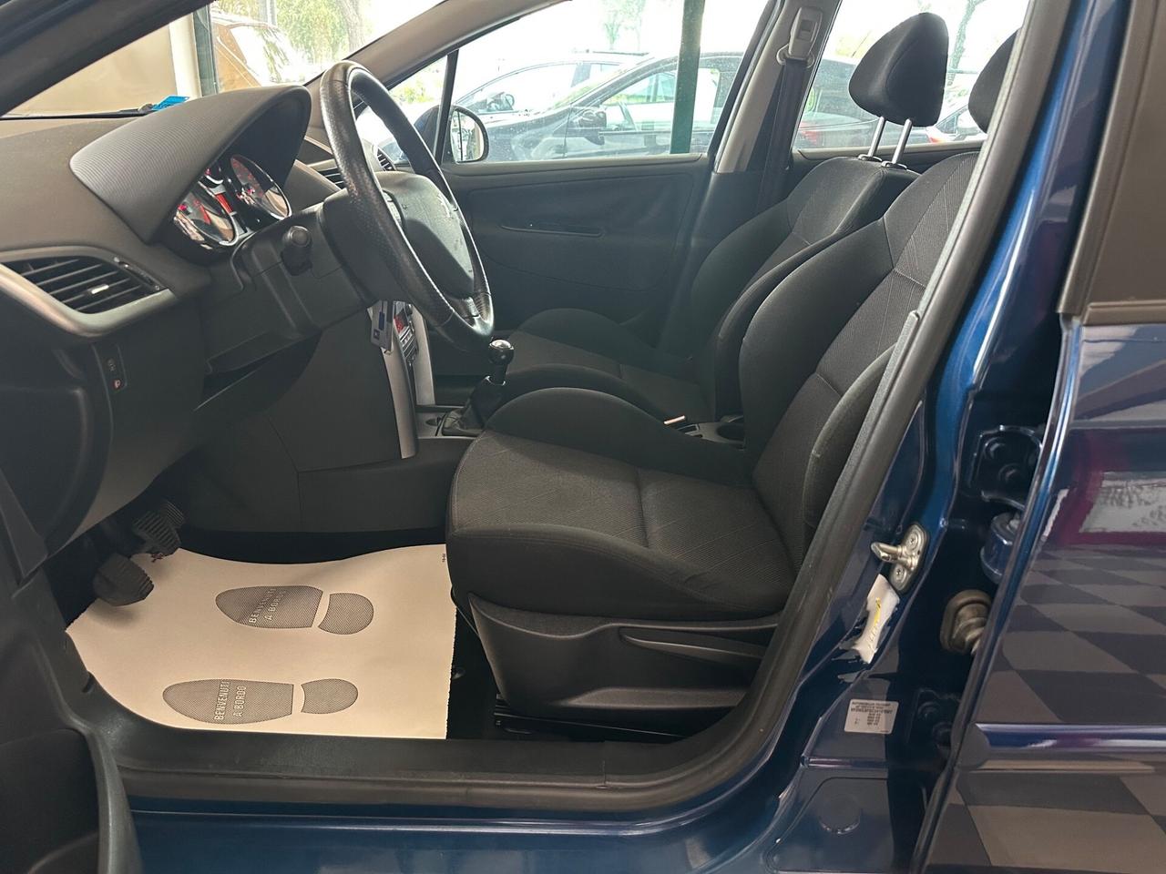 Peugeot 207 1.4 8V 75CV 5p. X Line