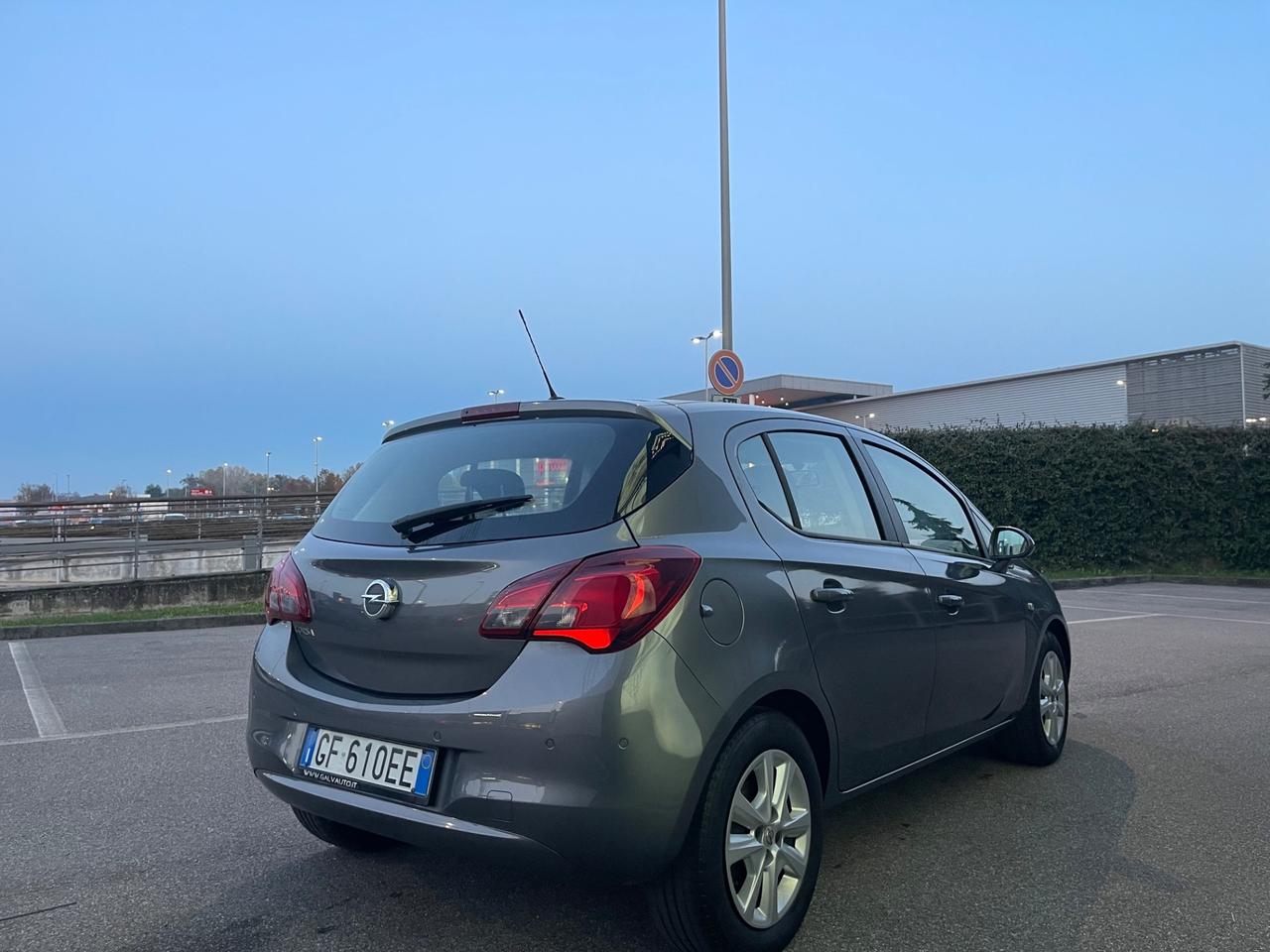 Opel Corsa 1.4 90CV 5 porte b-Color