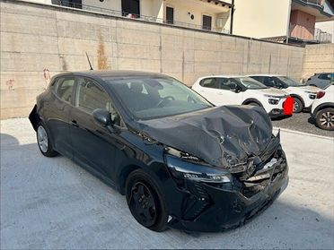 Renault Clio TCe 90 CV 5 porte Evolution sinistrata incdentata 025