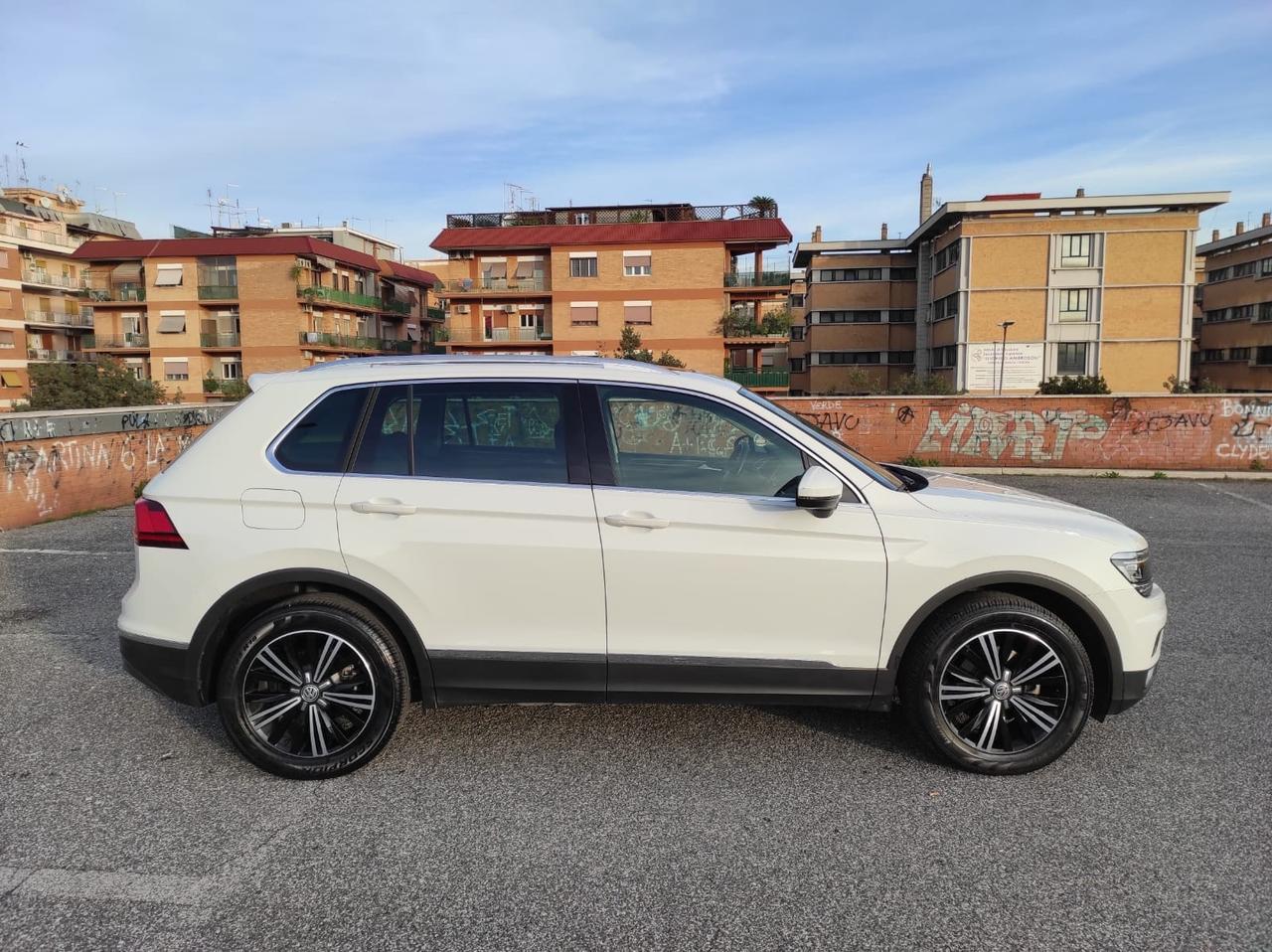 Volkswagen Tiguan 2.0 TDI DSG 4 MOTION *Virtual Cockpit-Matrix