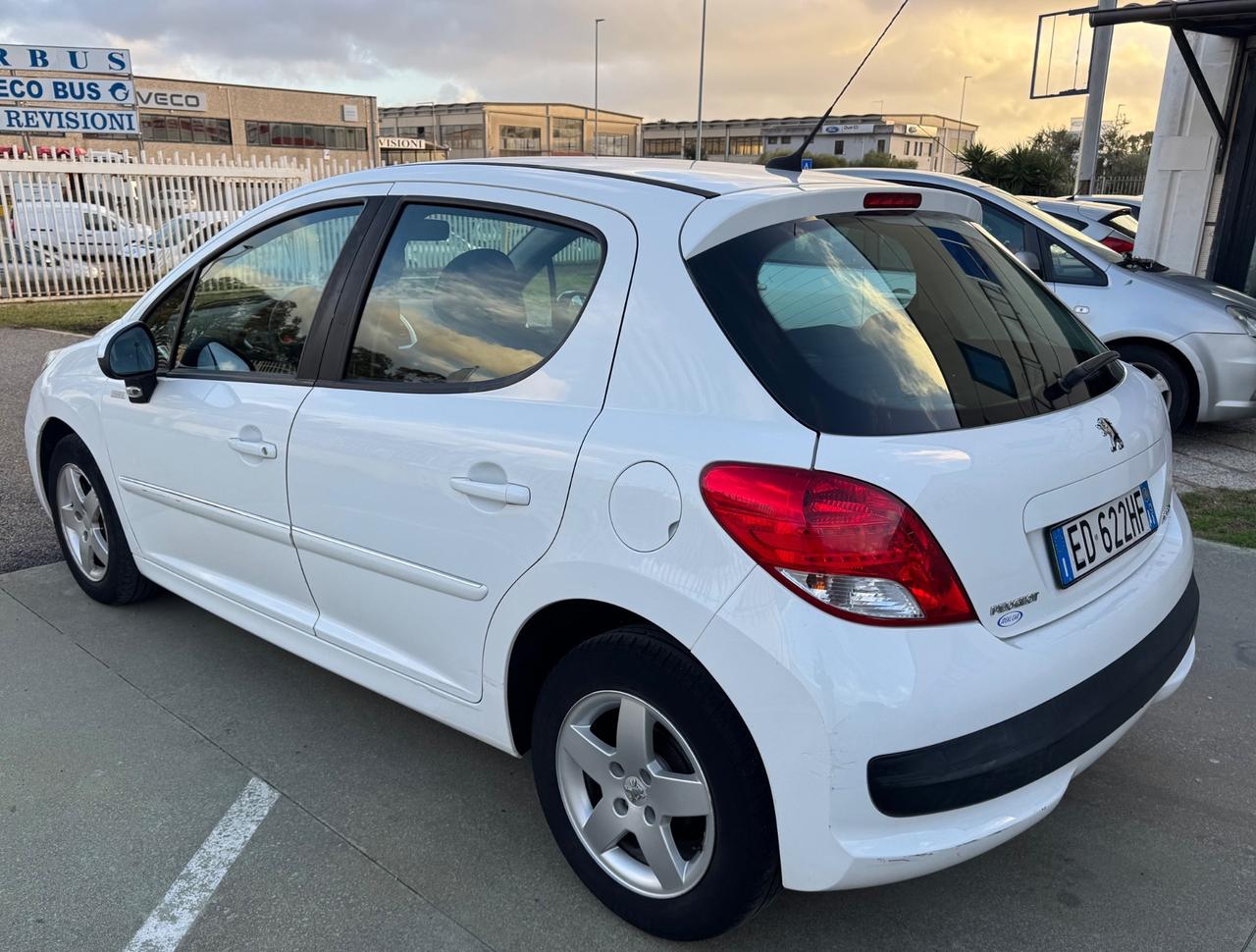 Peugeot 207 1.4 HDi 70CV -SOLO 103.000 KM-