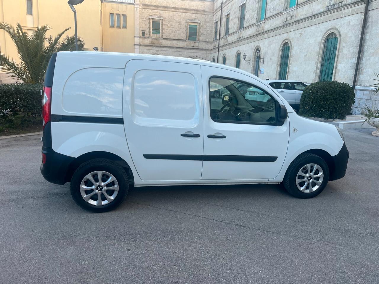 Renault Kangoo 1.5 dCI Cv 70 Km 80,000 Da Vetrina