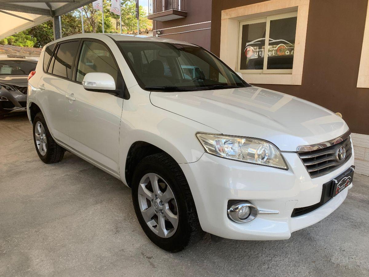 TOYOTA - RAV4