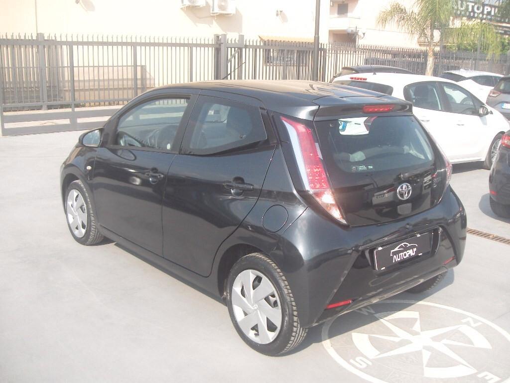 Toyota Aygo 1.0 VVT-i 69 CV 5 porte x-cool