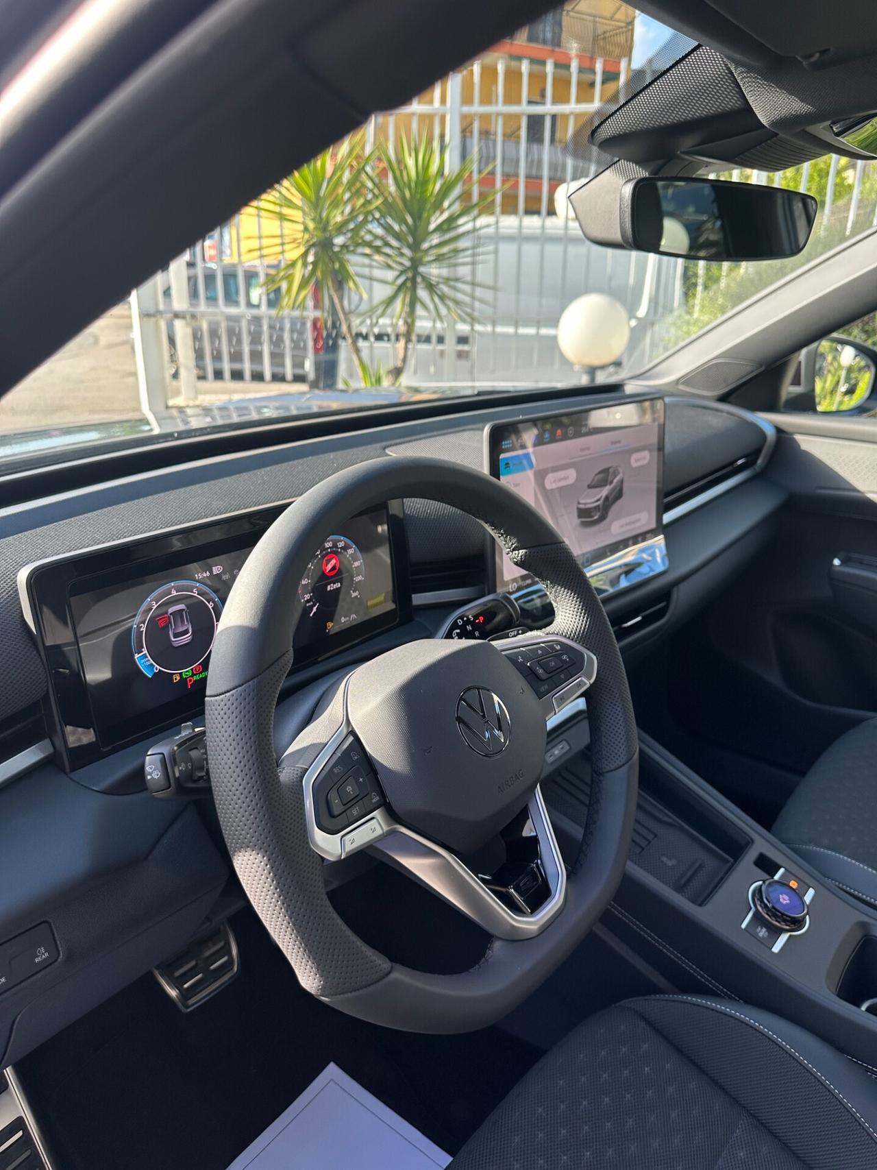 Volkswagen T-Roc 1.5 eTSI ACT 150 CV DSG R-Line