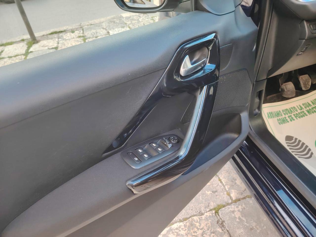 Peugeot 208 1.6 HDi 5 porte Allure