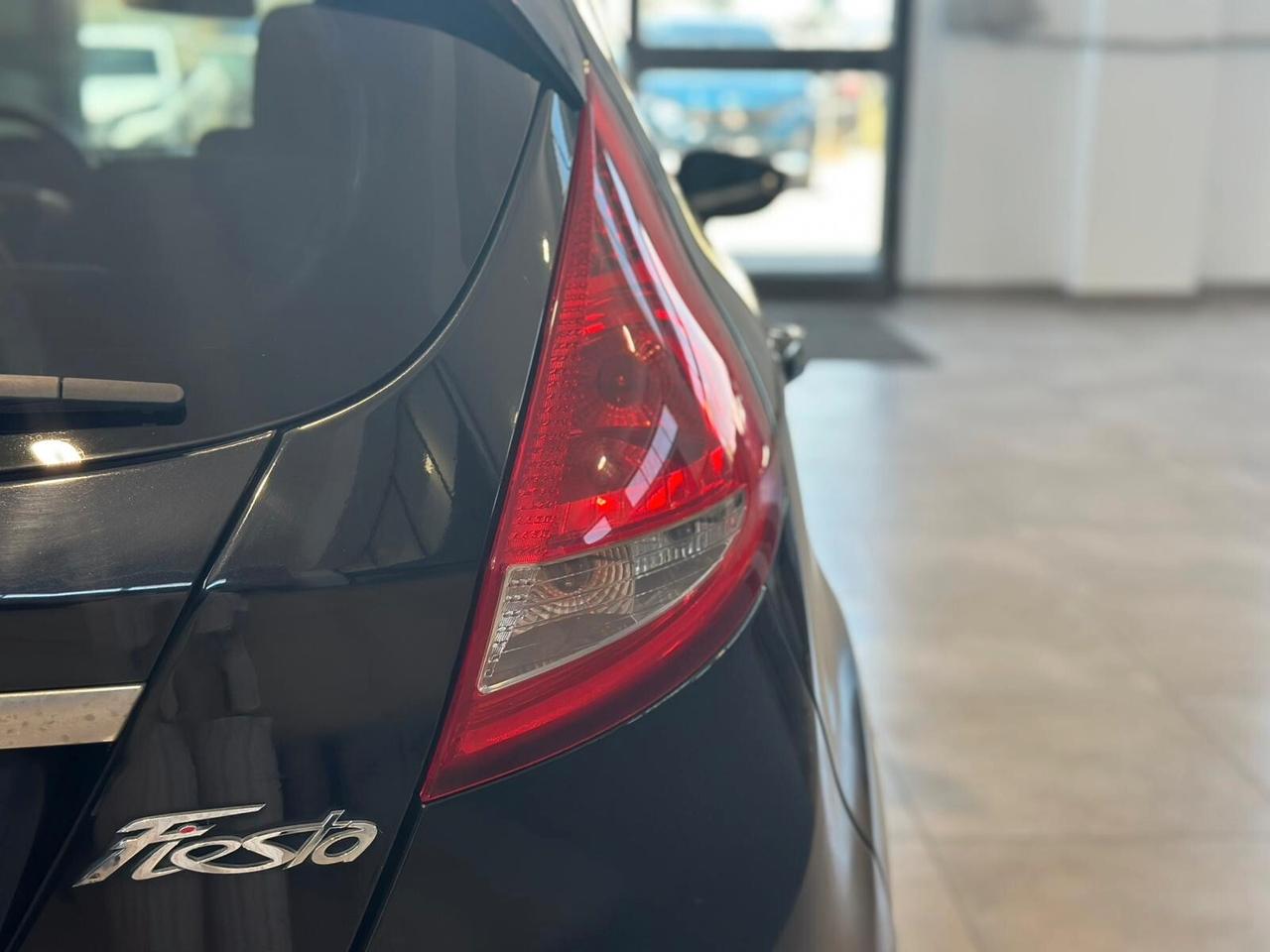 Ford Fiesta 1.4 TDCi 68CV 5 porte Titanium