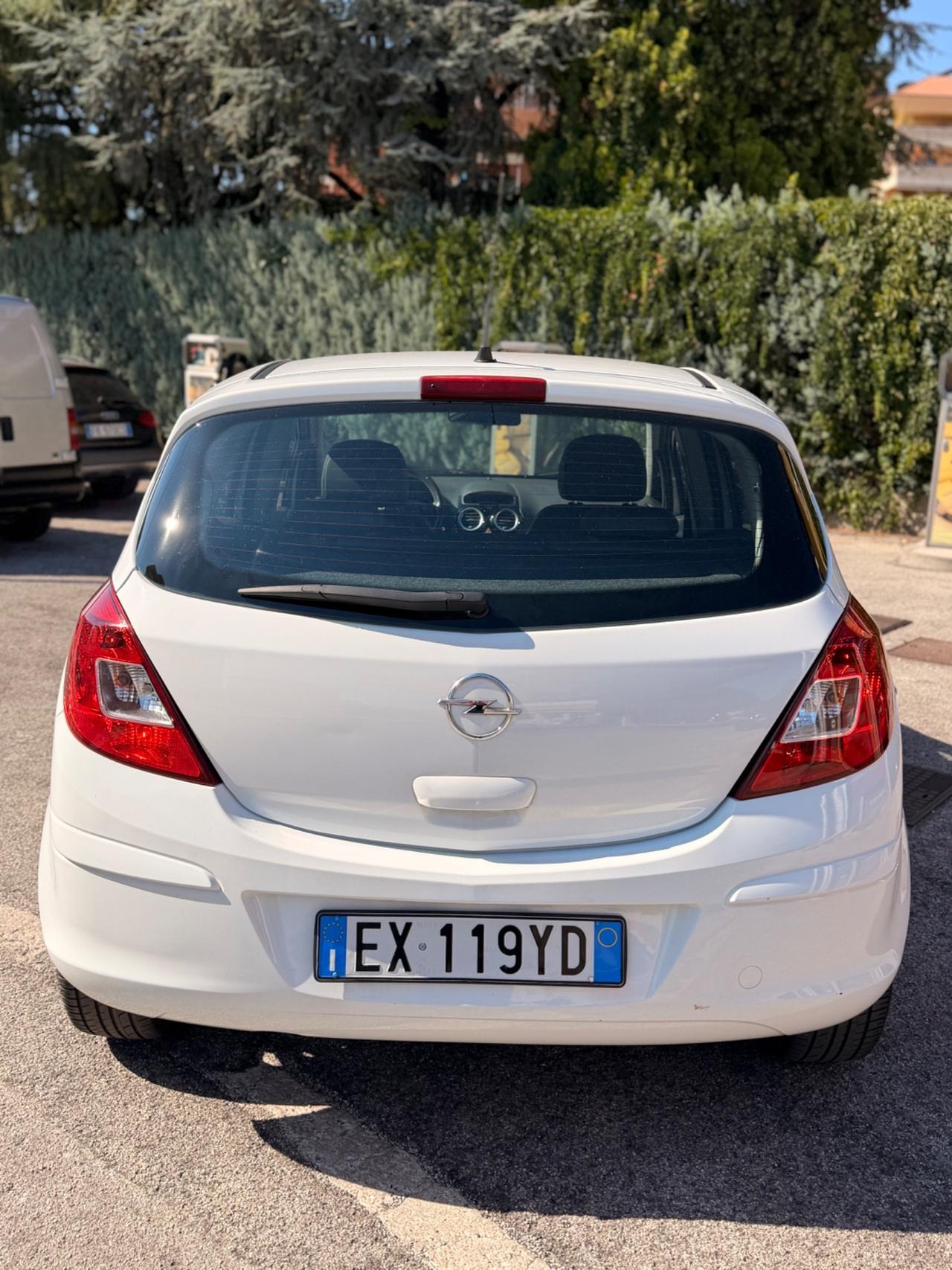 Opel Corsa 1.2 neopatentati GPL garanzia pronto uso
