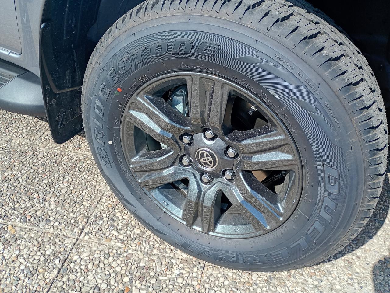 Toyota Hilux 2.8 D 48v 204cv 4WD double cab Lounge