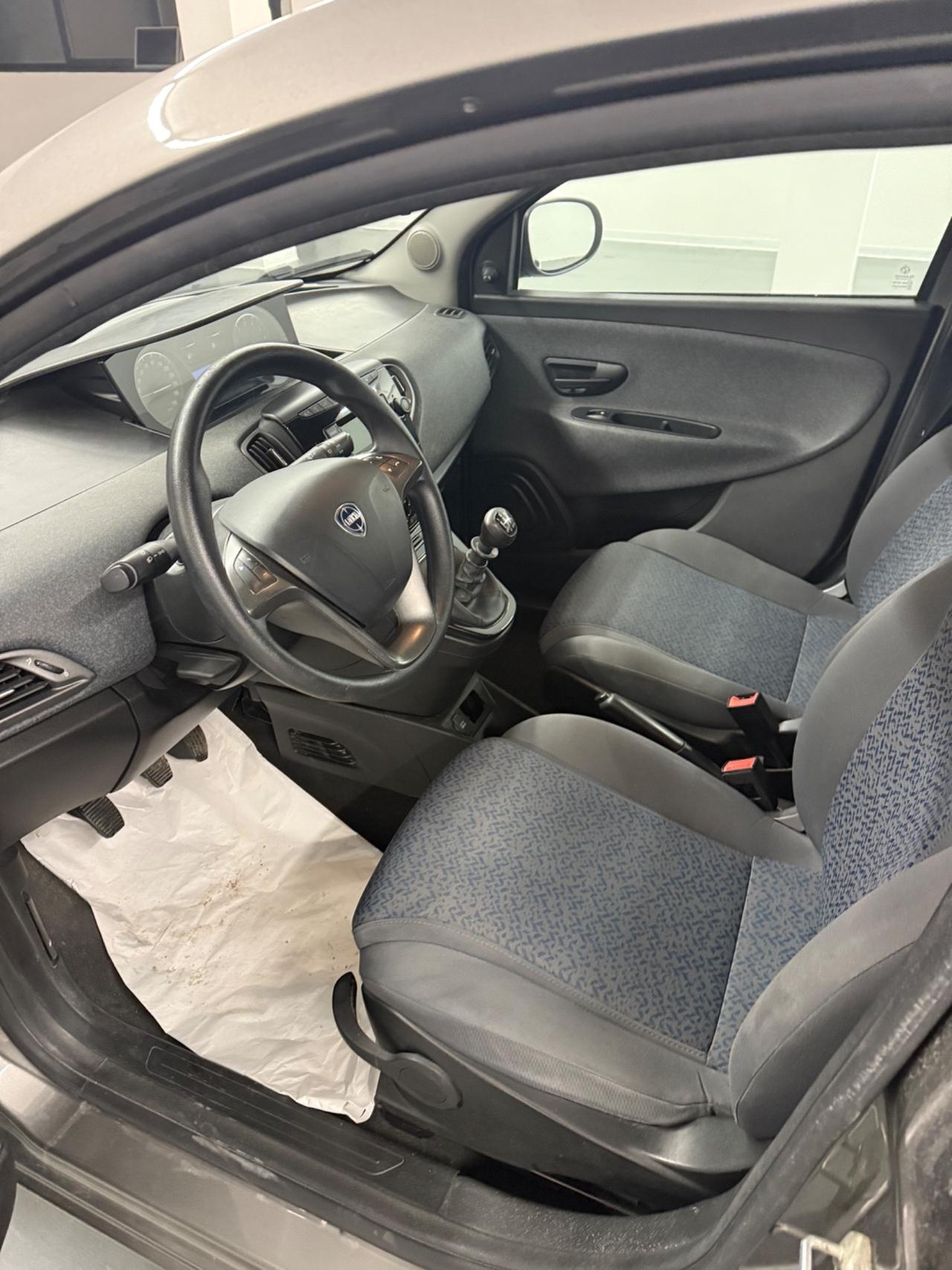 Lancia Ypsilon 1.0 FireFly 5 porte S&S Hybrid Ecochic A. Ferretti