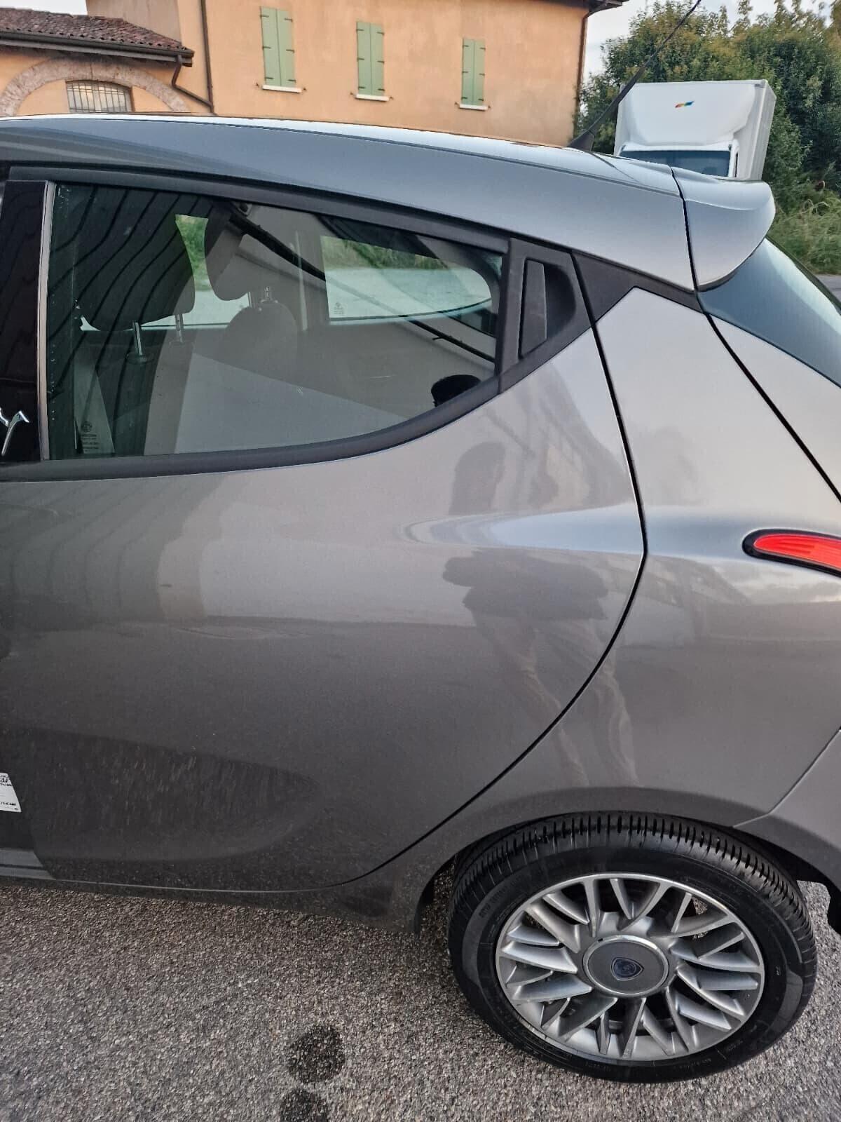 Lancia Ypsilon 1.2 benz 69 CV