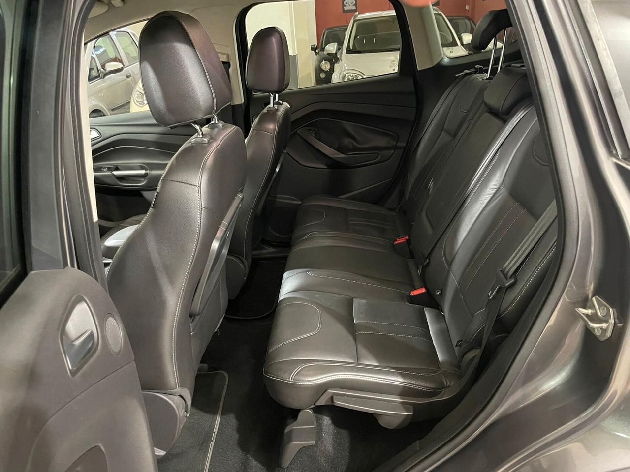 Ford Kuga 2.0 TDCI 140 CV 4WD Powershift Titanium