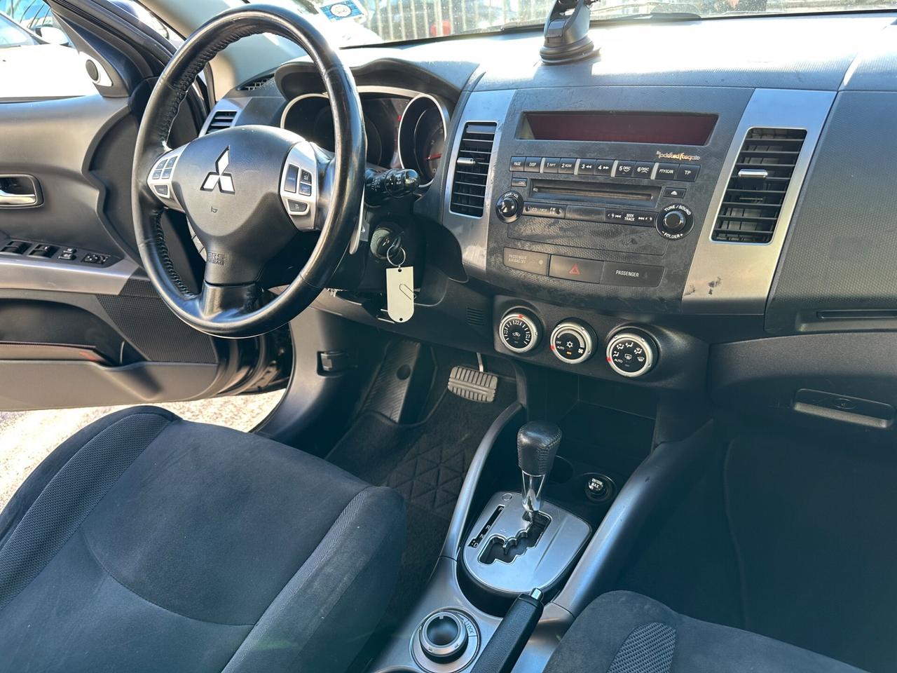 Mitsubishi Outlander 2.4 MIVEC Instyle 7 p.ti