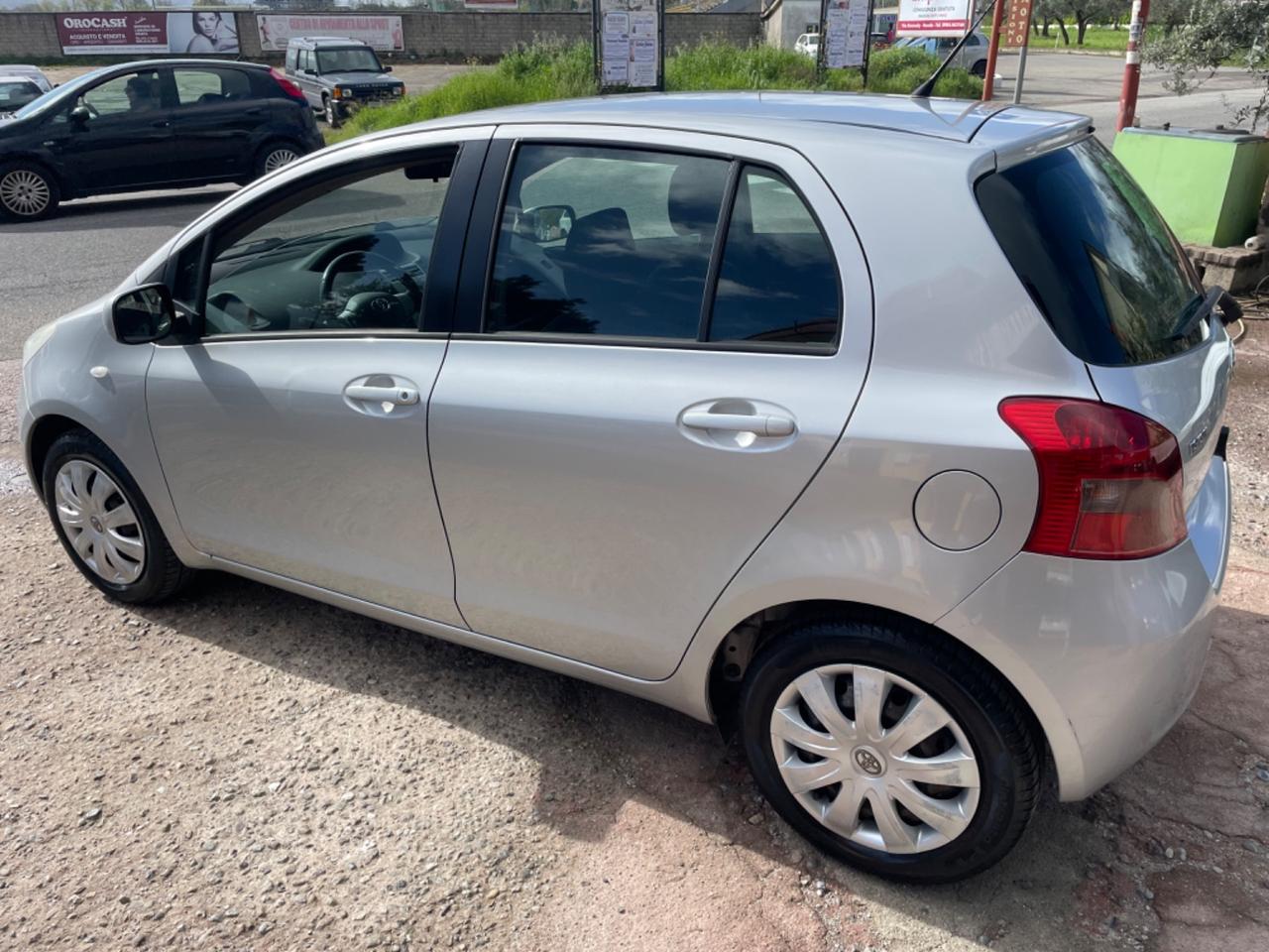 Toyota Yaris 1.3 5 porte Sol CAMBIO AUTOMATICO