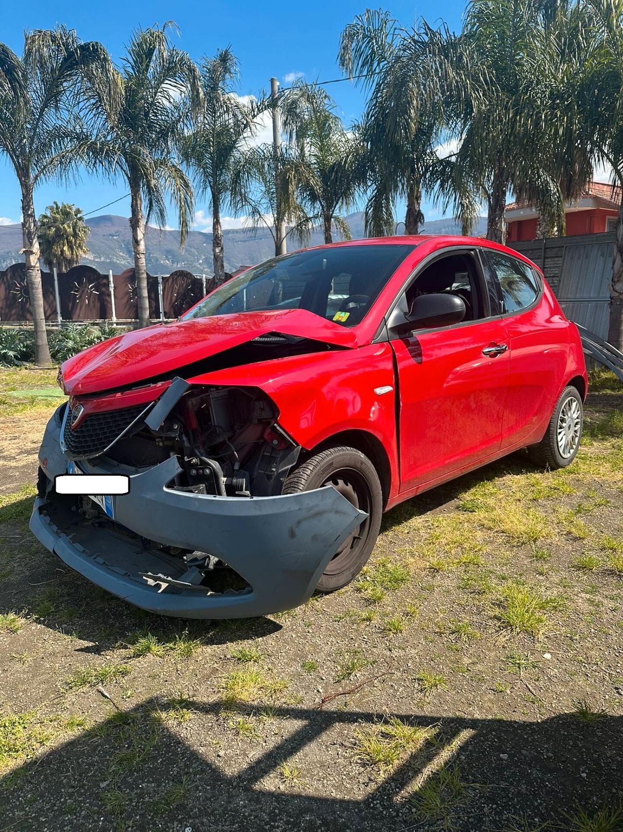 Lancia Ypsilon 1.2 69 CV 5 porte Gold SINISTRATA