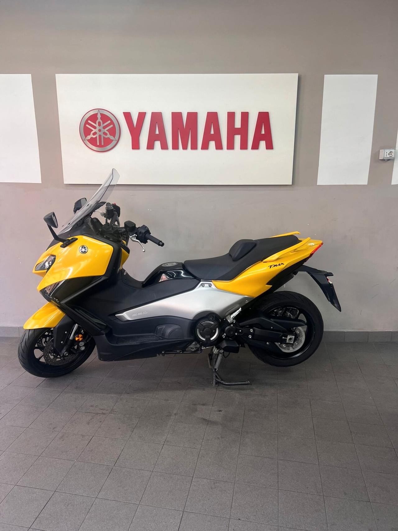 Yamaha TMAX 560 XP500A RYC1 EXTREME YELLOW