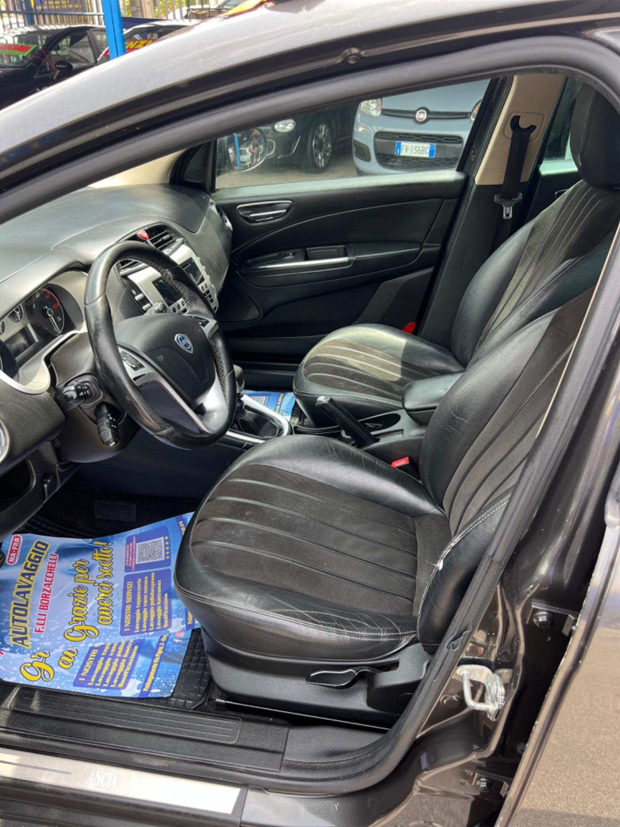 Lancia Delta 1.6 MJT DPF 105 CV Silver
