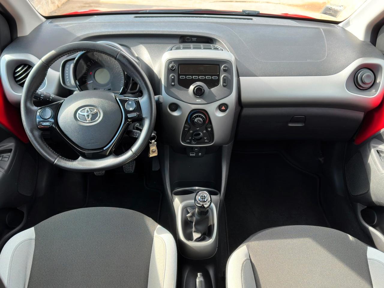 Toyota Aygo 1.0 VVT-i 69 CV 5 porte x-cool TSS