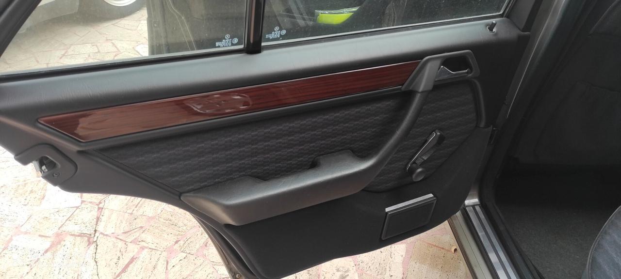 Mercedes-benz E 200 200E