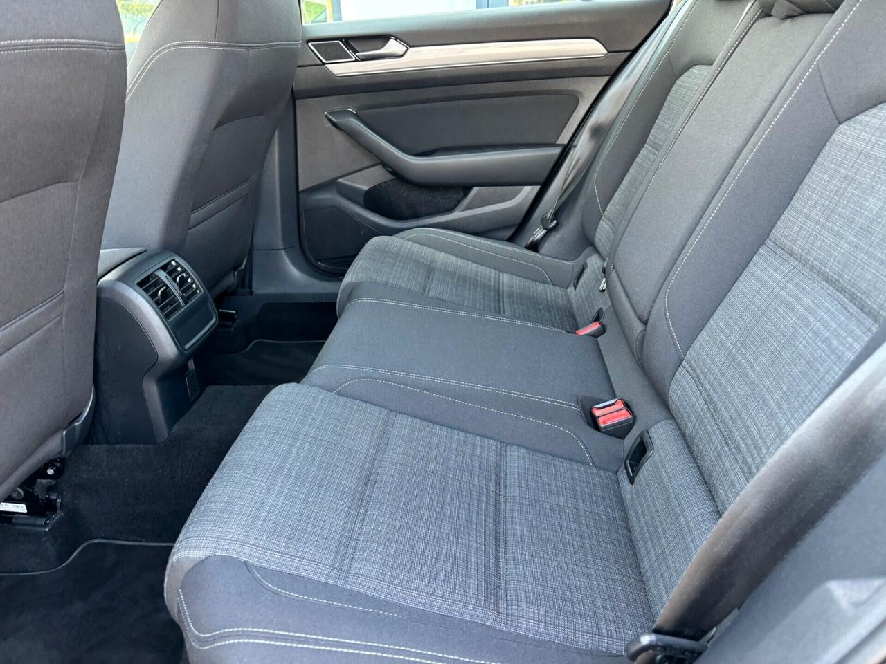 Volkswagen Passat Variant BUSINESS 2.0 TDI SCR EVO DSG