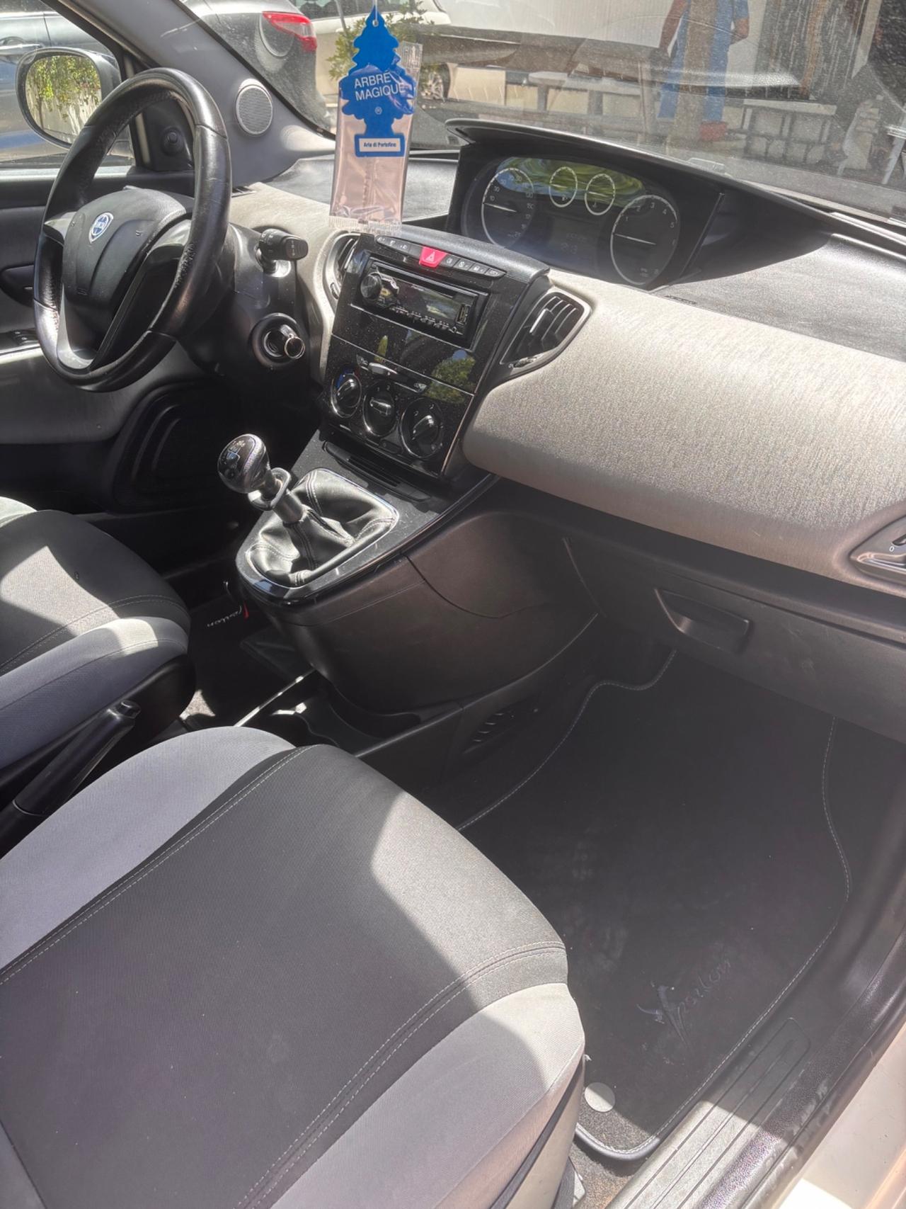 Lancia Ypsilon 1.2 69 CV 5 porte S&S Platinum