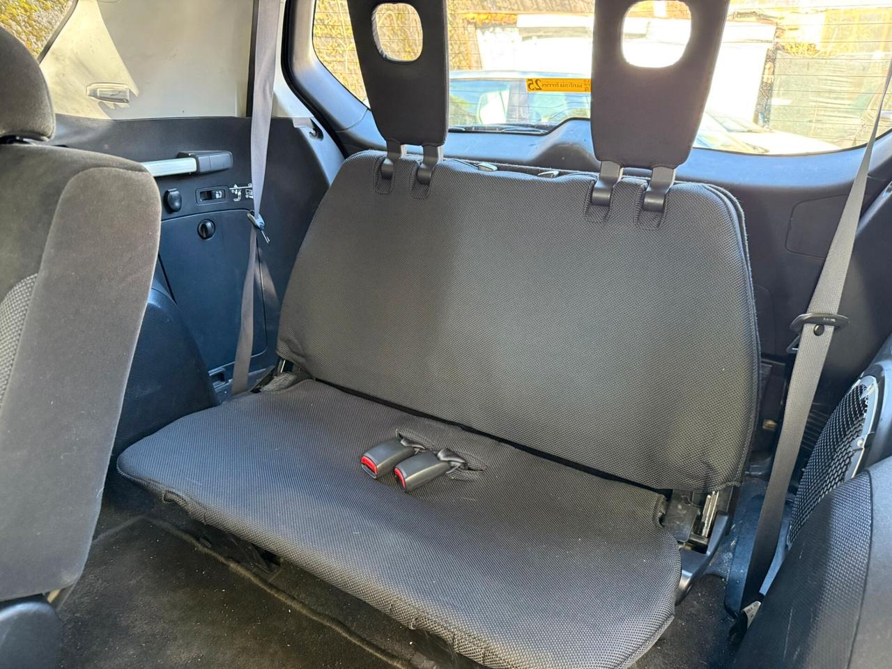Mitsubishi Outlander 4x4 7posti