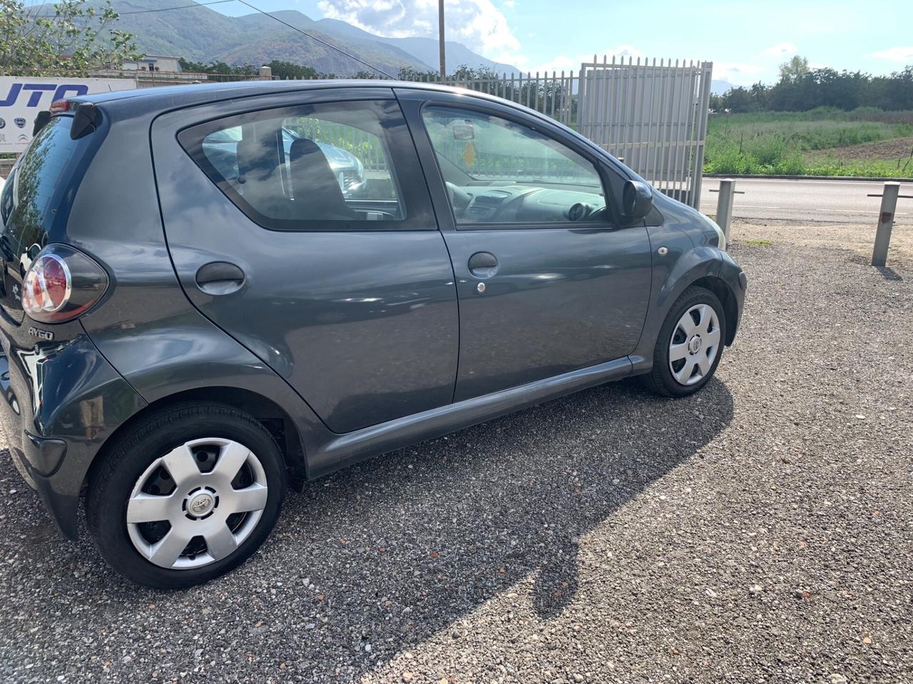 Toyota Aygo 1.0 68cv 5p - 2012