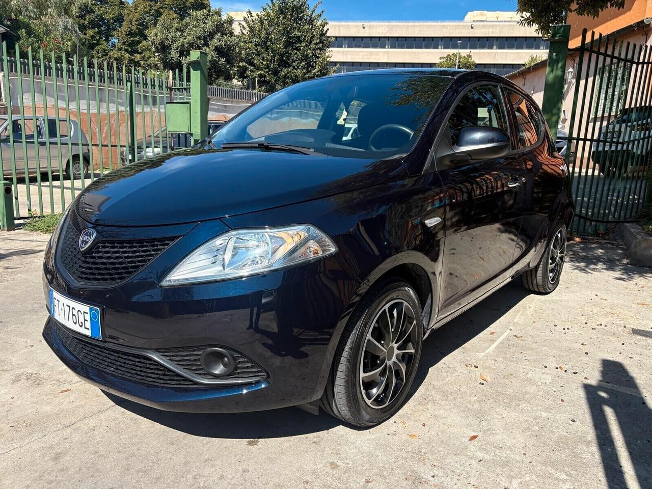 Lancia Ypsilon 1.2 69 CV neopatentati