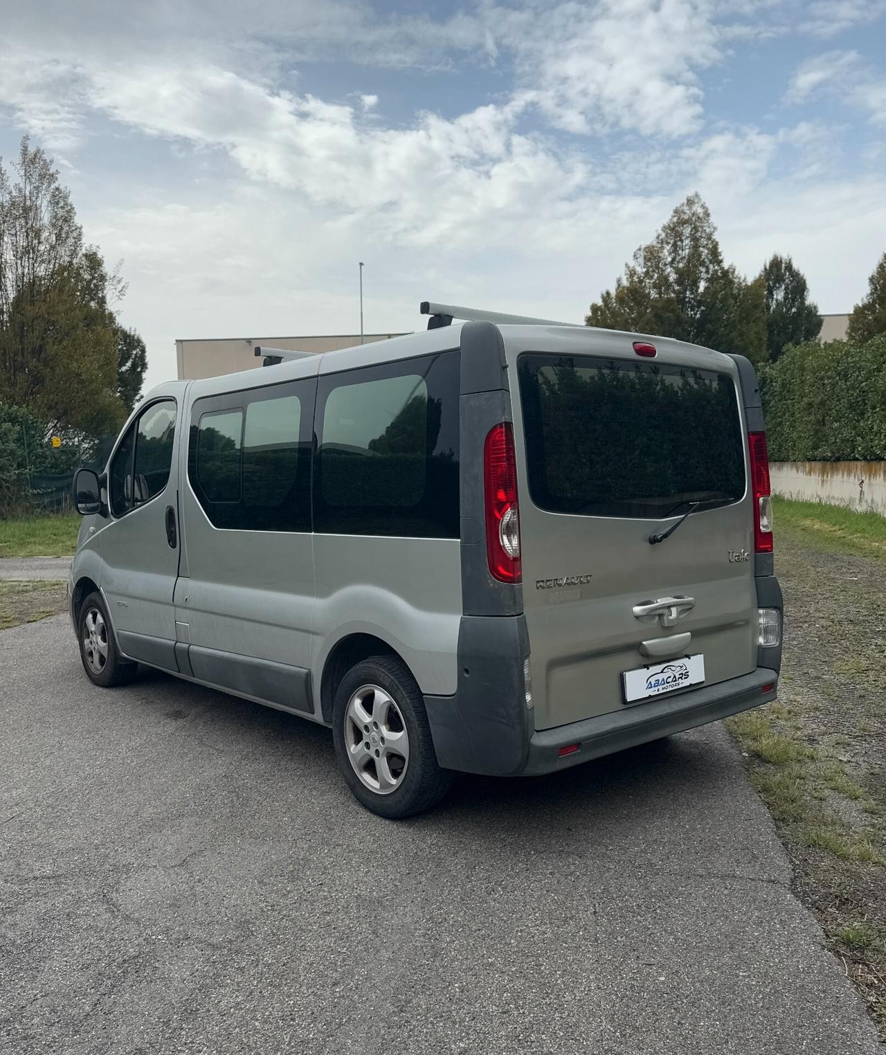 Renault Trafic 9 Posti (Patente B)UNICO Proprietario 145.000 km