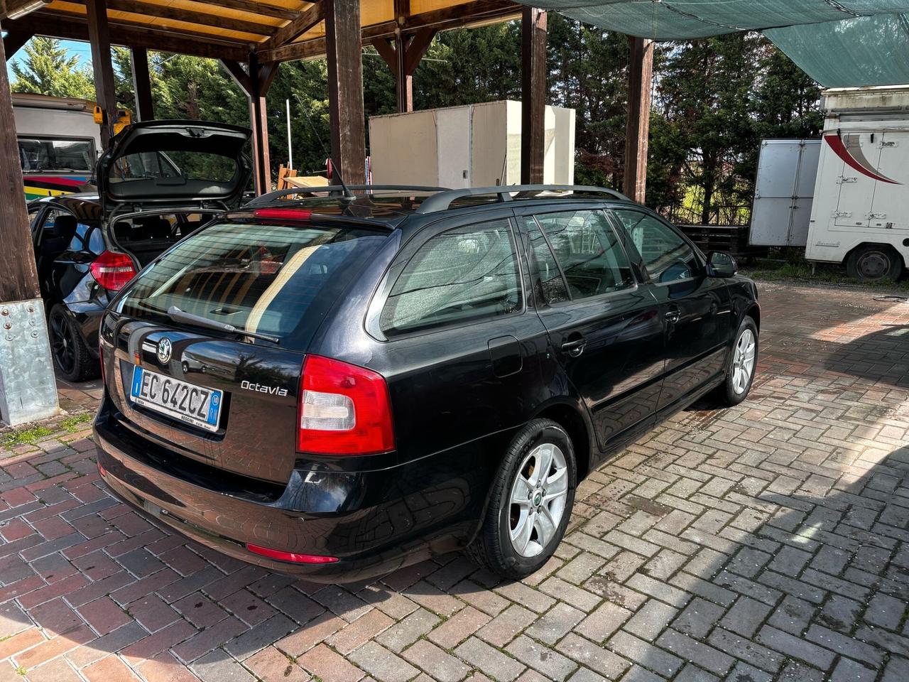 Skoda Octavia 1.6 TDI CR F.AP. Wagon Ambition IDONEA PER NEOPATENTATI PERMUTABILE