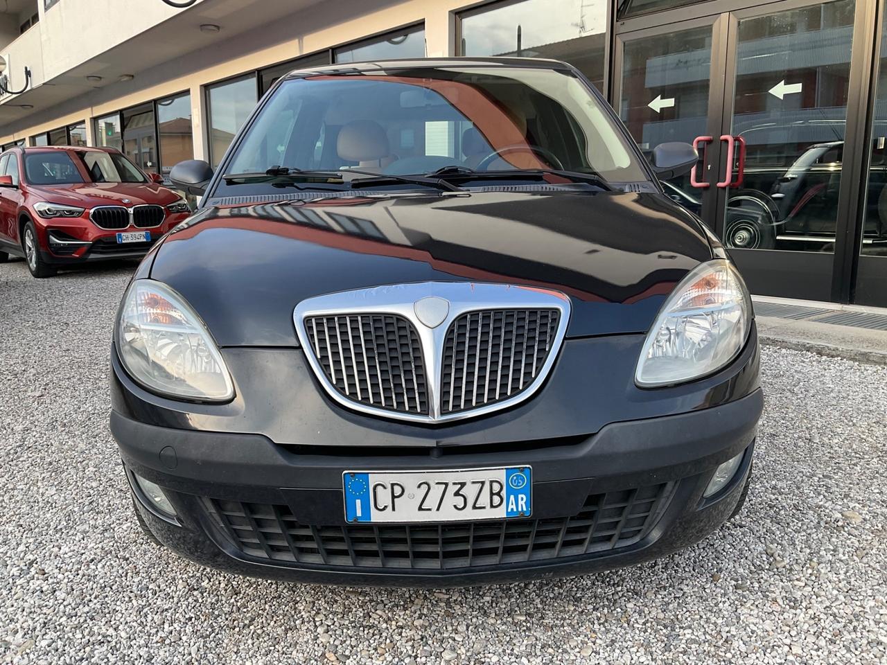 Lancia Ypsilon 1.2 16V Platino