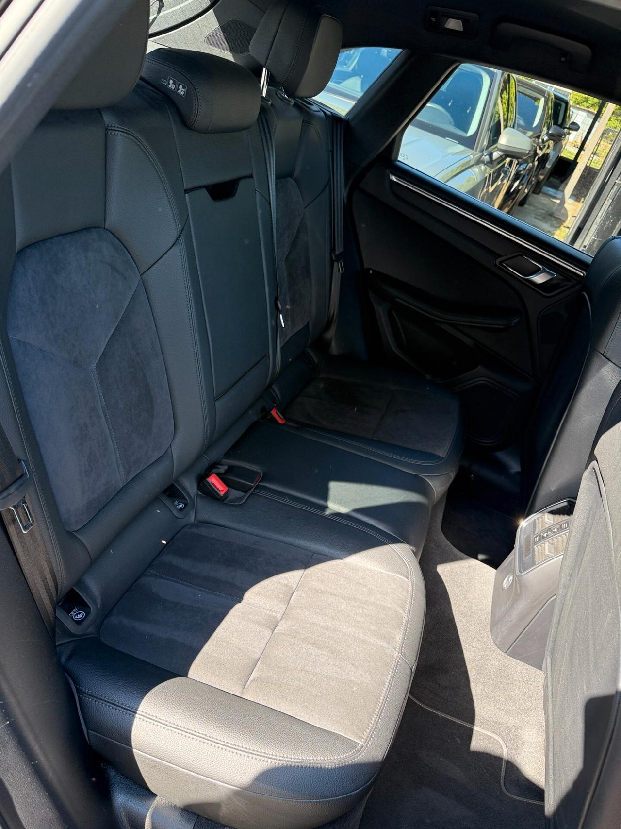 Porsche Macan 2.0 Black Edition