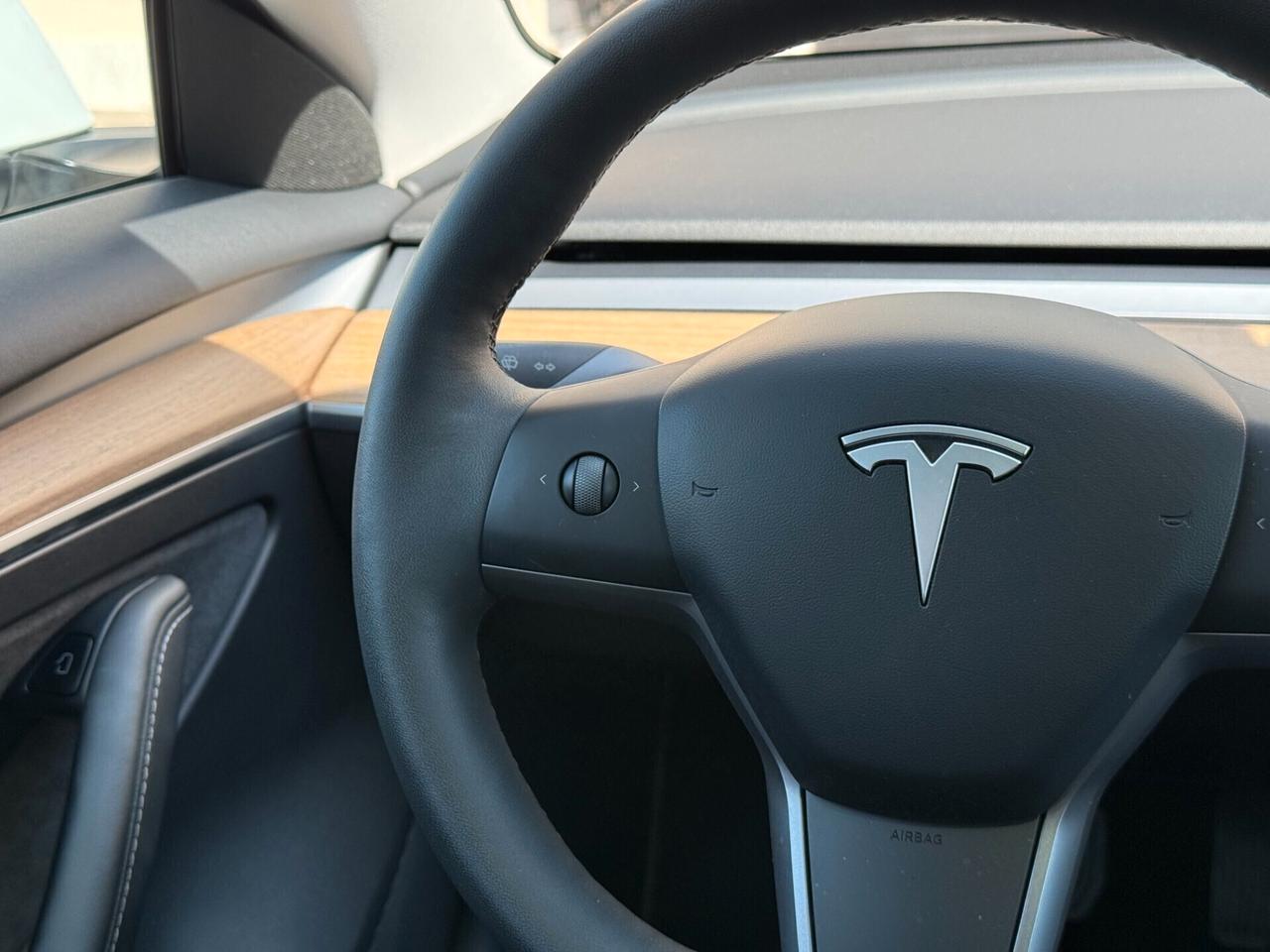 Tesla Model 3 RWD