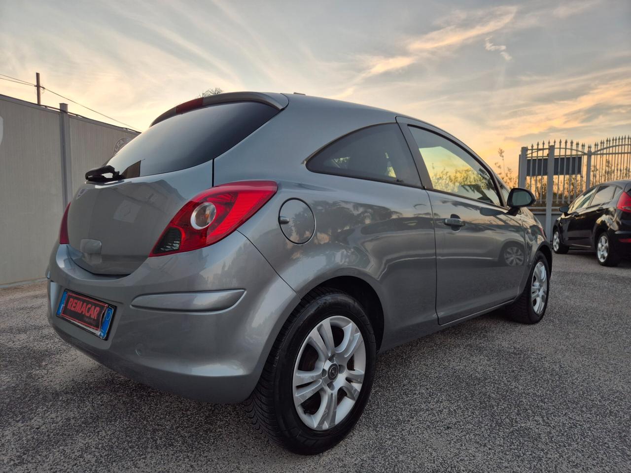 Opel CORSA 1.2 85CV 3 porte GPL RESTAYLING 2012